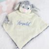 Personalisiertes Schmusetuch Hase grau Kuscheltuch bestickt